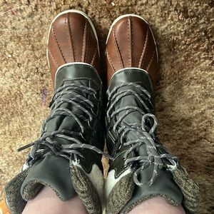 Water resistant winter/snow boots with a soft interior